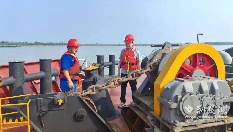 法官與船員同吃同住同勞動開啟為期三個月的隨船學習培訓(圖1)