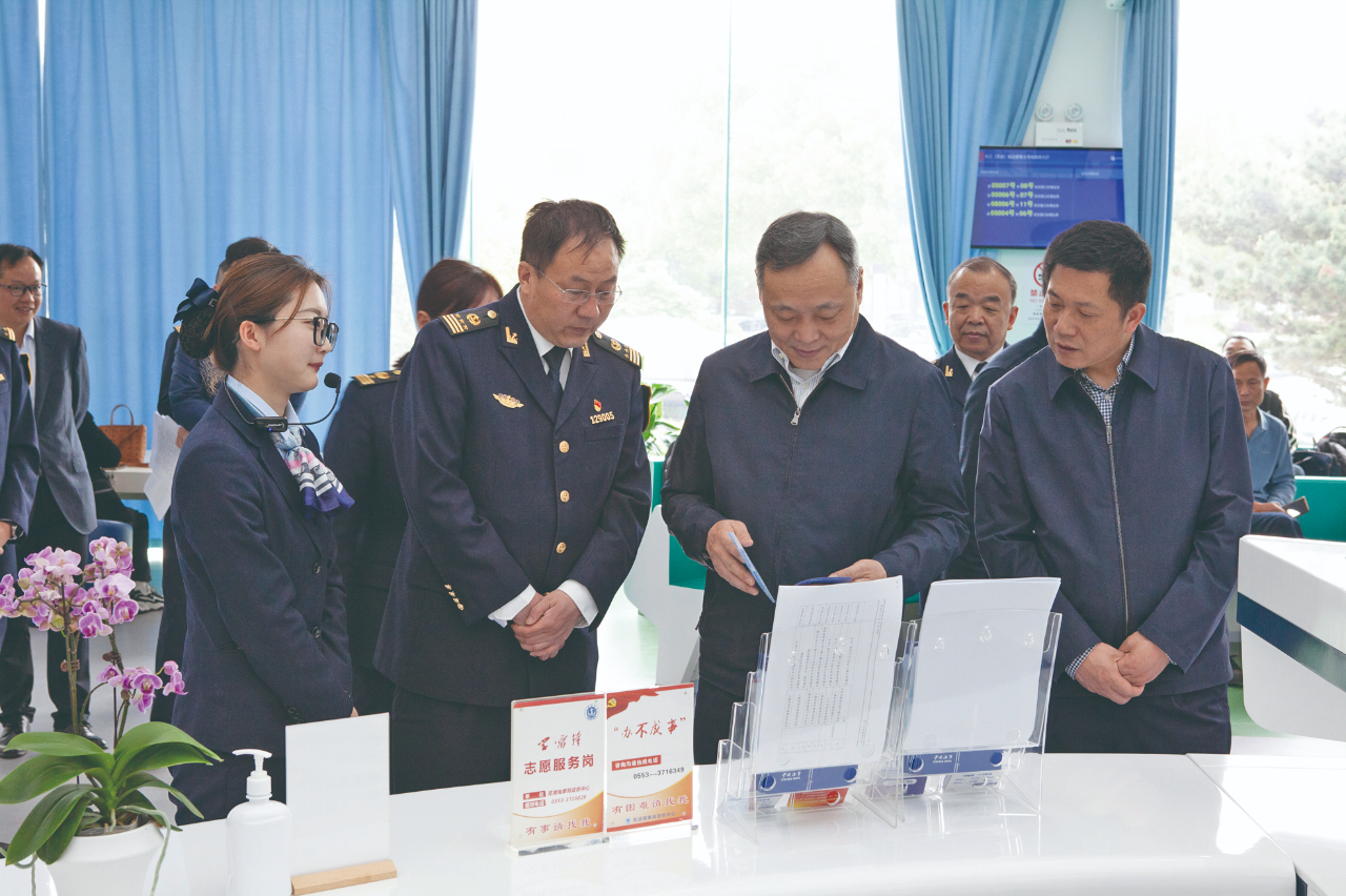 黨建引領(lǐng)風(fēng)帆勁凝心聚力譜新篇長(zhǎng)江海事局黨建與業(yè)務(wù)工作深度融合發(fā)展側(cè)記(圖1)