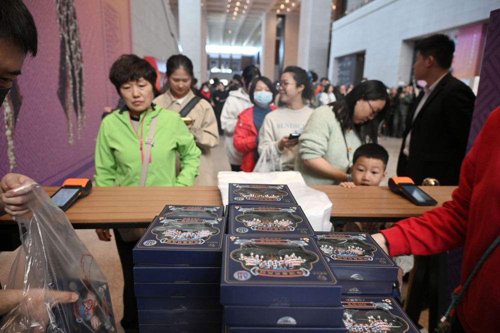 文化新觀察·文化賦能經(jīng)濟(jì)社會發(fā)展系列談｜傳統(tǒng)引領(lǐng)“新國潮”(圖1)