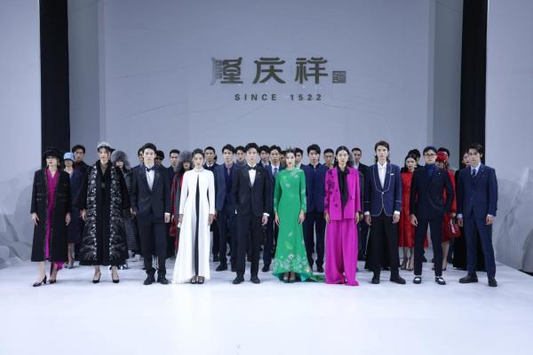 “優(yōu)雅永不過時”-DIOR(迪奧)2024春夏高級訂制系列發(fā)布！(圖1)