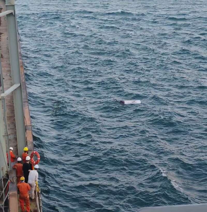 Kaiyun：極限救援！18名船員公海上串起“生命之鏈”(圖2)